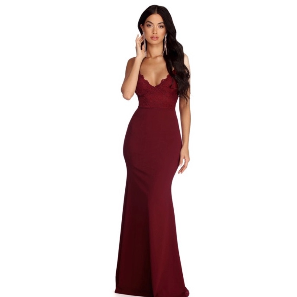 Burgundy mermaid dress with lace accent NWT
